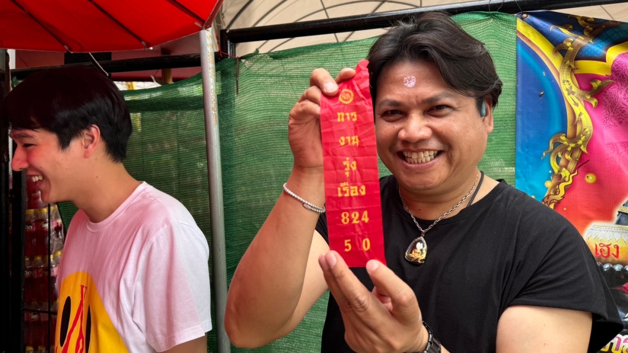 ส่องเลขเด็ด นักร้องดังจุดประทัด ถวายกุมารทองเจ้าสัวเฮง หลังได้โชค 2 งวดติด