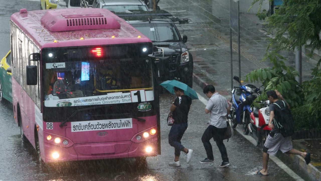 สภาพอากาศวันนี้ ทั่วไทยมีฝนฟ้าคะนอง ตกหนักร้อยละ 70 ภาคใต้ทะเลคลื่นสูง