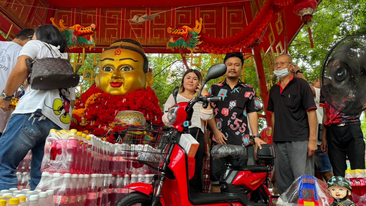 สาวแก้บน "กุมารทองเจ้าสัวเฮง" หลังรับโชคสุดปัง สายมูไม่พลาด "เลขเด็ด" ธูปมงคล