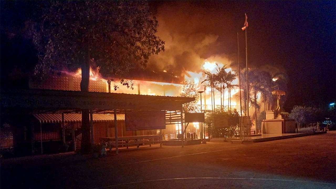 เผาวอดโรงเรียน อายุกว่า 100 ปี นักเรียนเดือดร้อน เรียนศาลาวัด