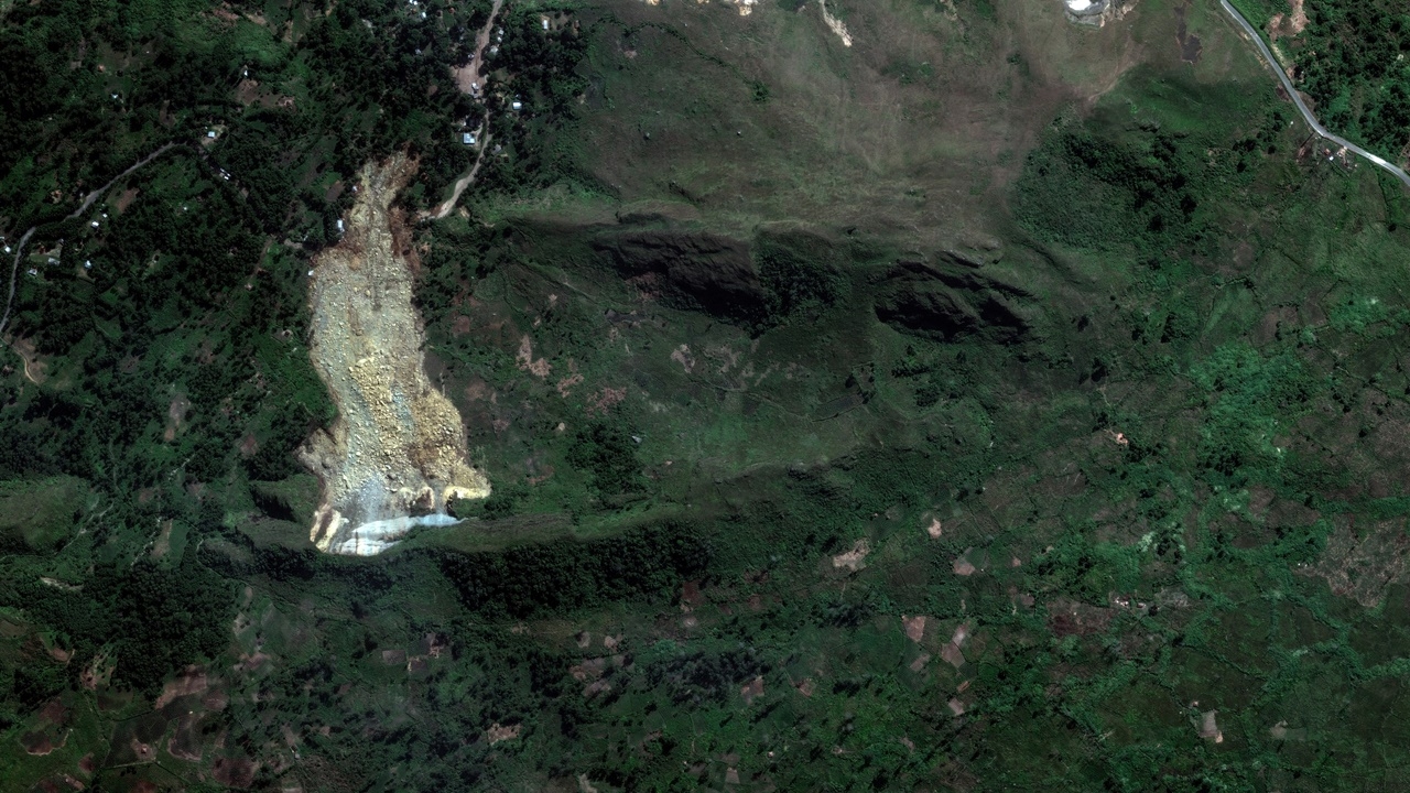 ปาปัวนิวกินีดินถล่มครั้งใหญ่ เห็นได้จากอวกาศ คาดดับแล้ว 2,000 ศพ