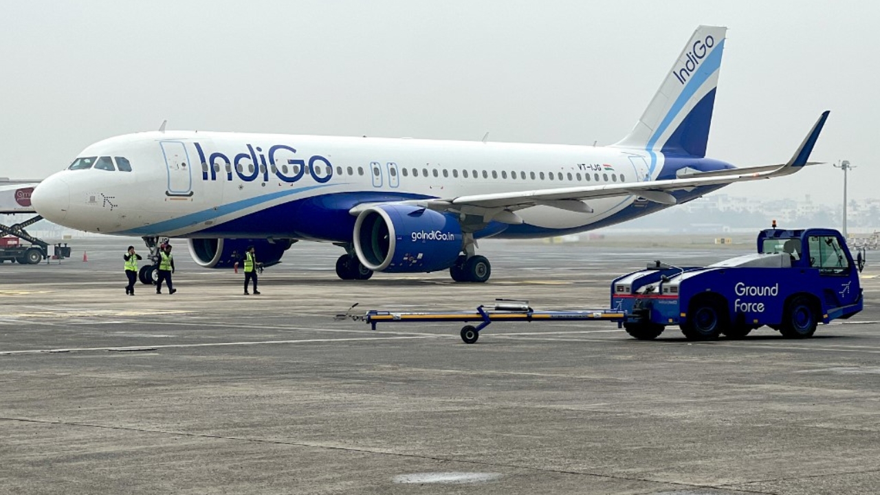 จม.ปริศนาขู่วางระเบิดเครื่องบินอินเดีย อพยพผู้โดยสาร 176 ชีวิตอย่างด่วน (คลิป)