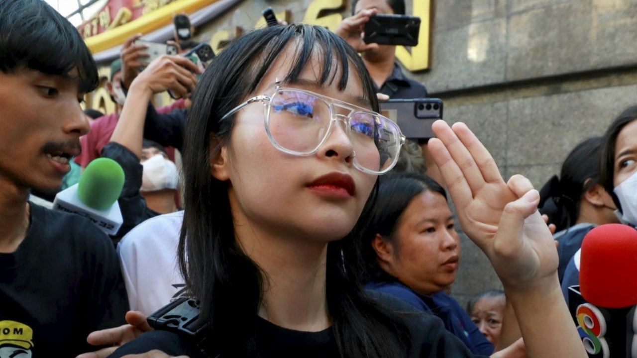 “ตะวัน” ติดกำไล EM ที่ศาลอาญาแล้ว ศูนย์ทนายฯ เผย สน.พระราชวัง เข้าอายัดตัว