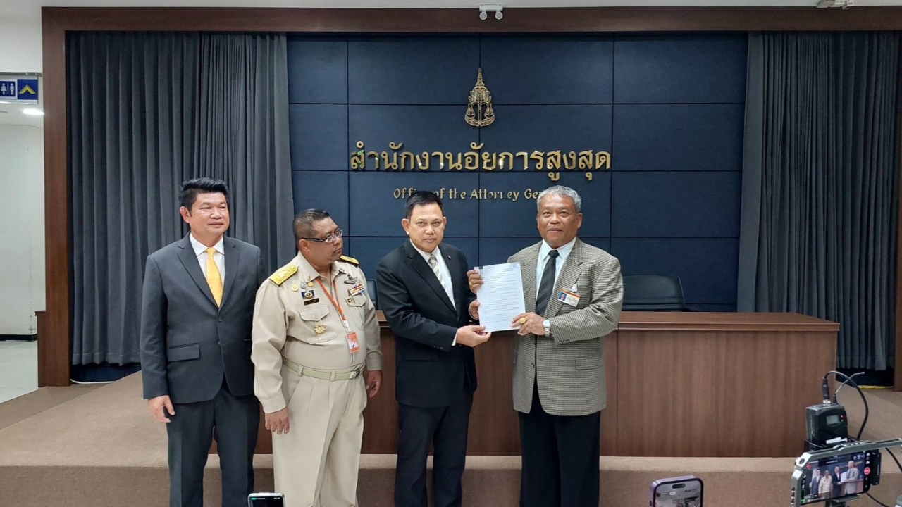 "วัชระ" ยื่น อสส.ยึดคำสั่งฟ้อง "ทักษิณ" ผิด ม.112 ยก 4 คดี แคลงใจคนไทย