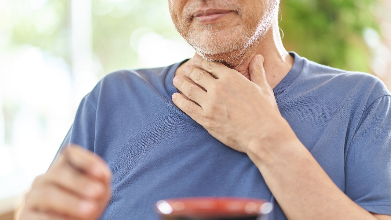 ผู้สูงอายุ สำลักอาหารบ่อย เกิดจากอะไร ภัยเงียบที่ไม่ควรมองข้าม