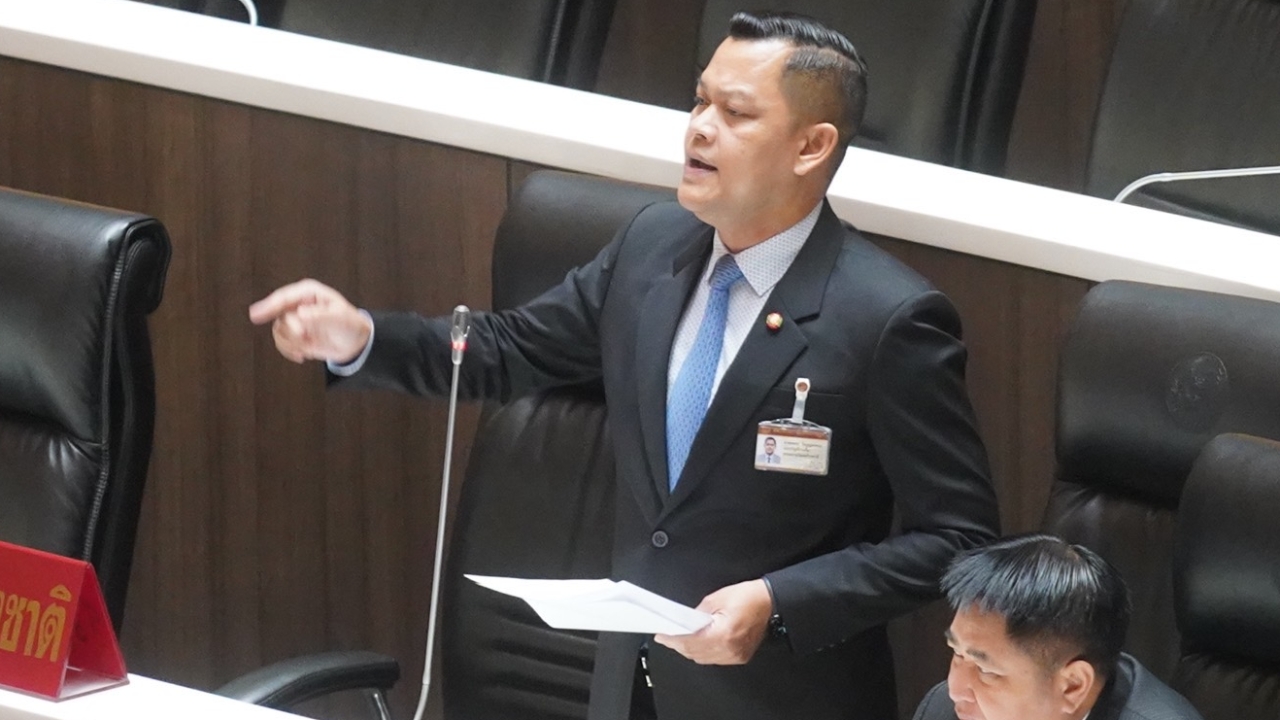 “ธนกร” แนะ “ธนาธร-ช่อ” ระวังข้อกฎหมาย หลังชวนคนสมัคร สว.ส่อชัดจัดตั้ง