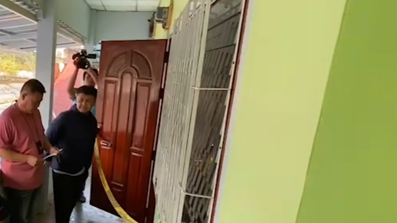 "สุดทนถูกดูหมิ่น" สาวใจเด็ดคว้ามีดทำครัว เสียบท้อง-ปาดคอผัว ตายคาห้องเช่า