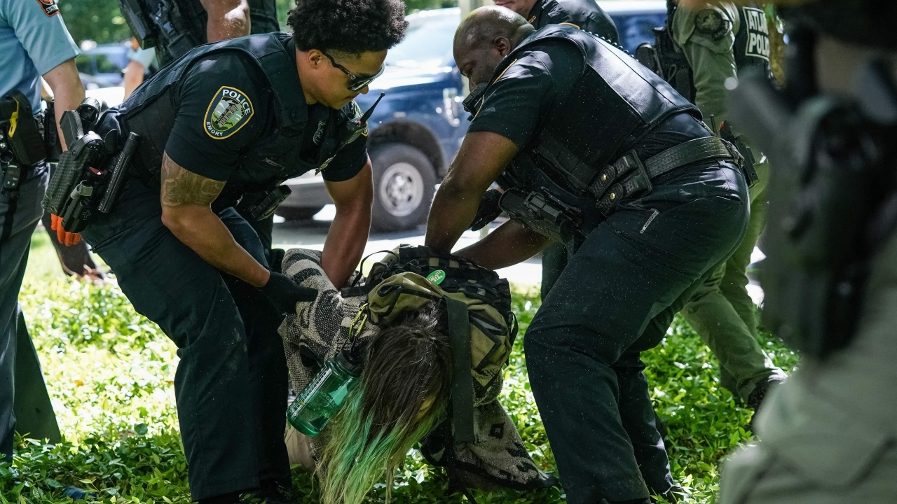 มหาวิทยาลัยสหรัฐฯ ยกเลิกพิธีรับปริญญา เหตุประท้วงอิสราเอลดุเดือด