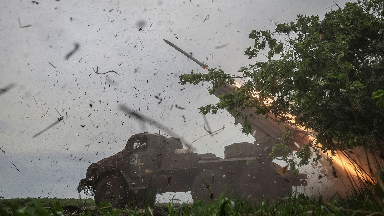 สหรัฐฯ ยืนยันส่งจรวดยิงไกลให้ยูเครน