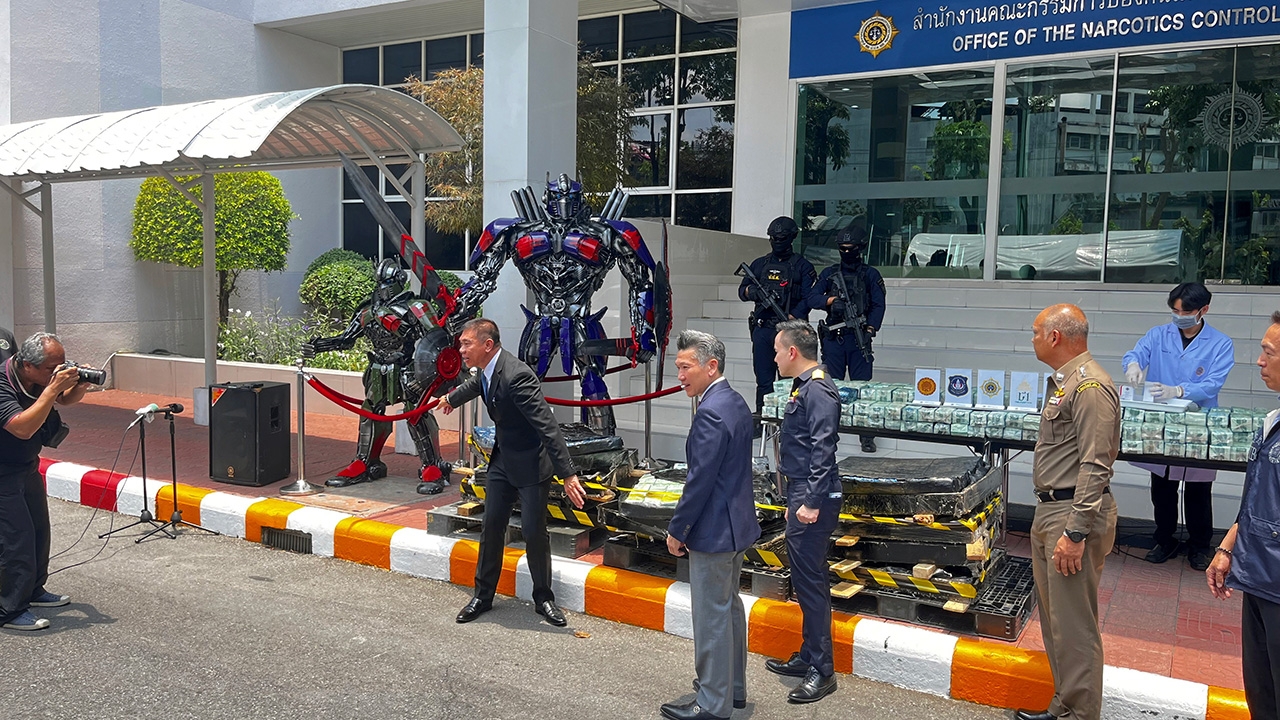 ยึดยาเค 320 กก. ซุกใต้ฐานหุ่นยนต์จะส่งไปไต้หวัน สาวไทยรับจ้าง
