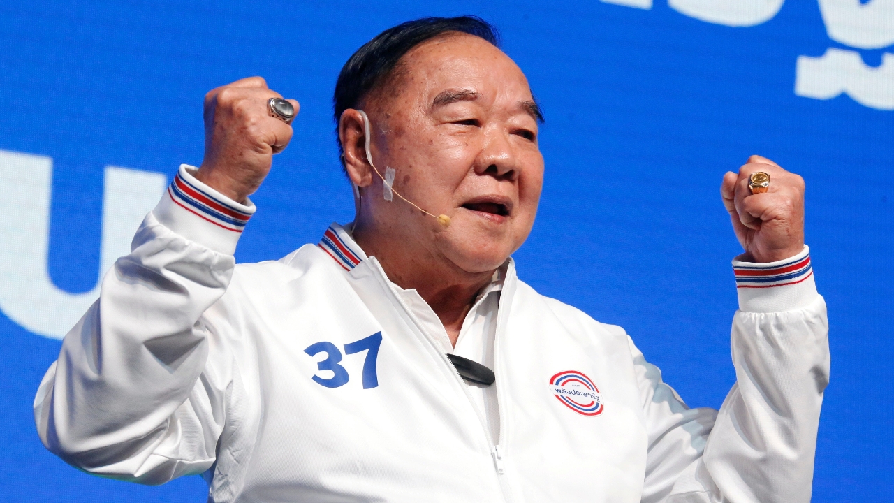 เปิดทรัพย์สิน “บิ๊กป้อม” รวย 87 ล้าน มีหนี้แค่ 757 บาท ใส่นาฬิกาแค่เรือนละหมื่นห้า