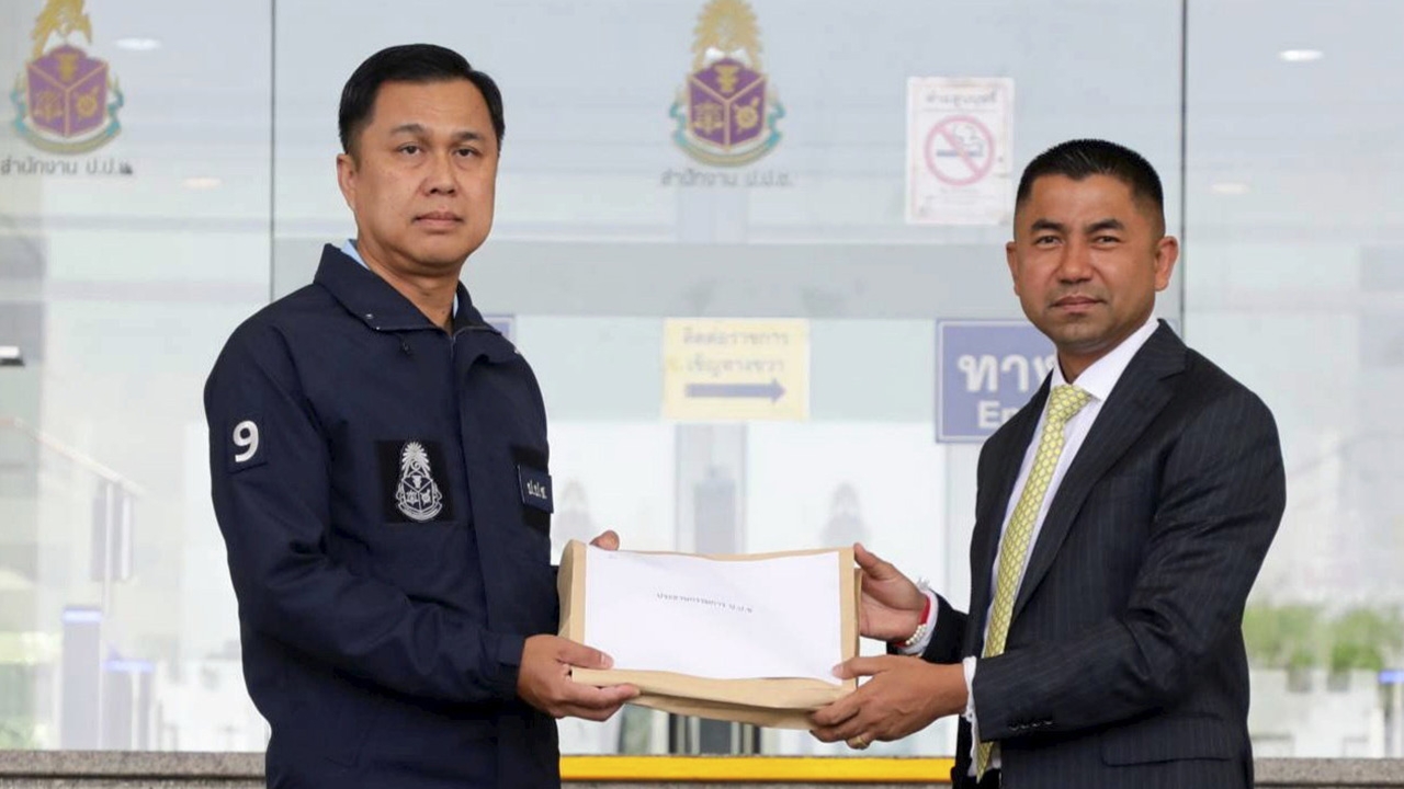 ร้อง ป.ป.ช.ฟัน ธนา-200 พงส. “บิ๊กโจ๊ก” ยันผิดมาตรา 157 แจงถอนคดีนายกฯ