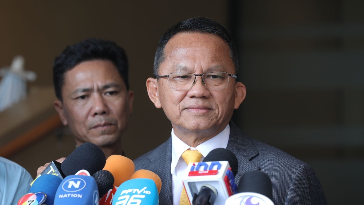 “สมศักดิ์” ไม่หลุดปากมีชื่อนั่ง รมว.สธ. ปัดตอบพร้อมหรือไม่ ให้นายกฯ ตัดสินใจ