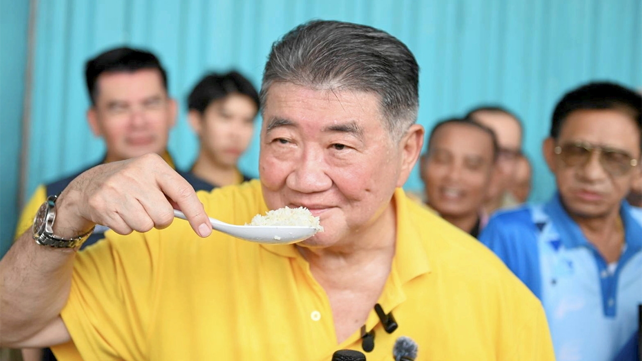 เปิบข้าวโชว์