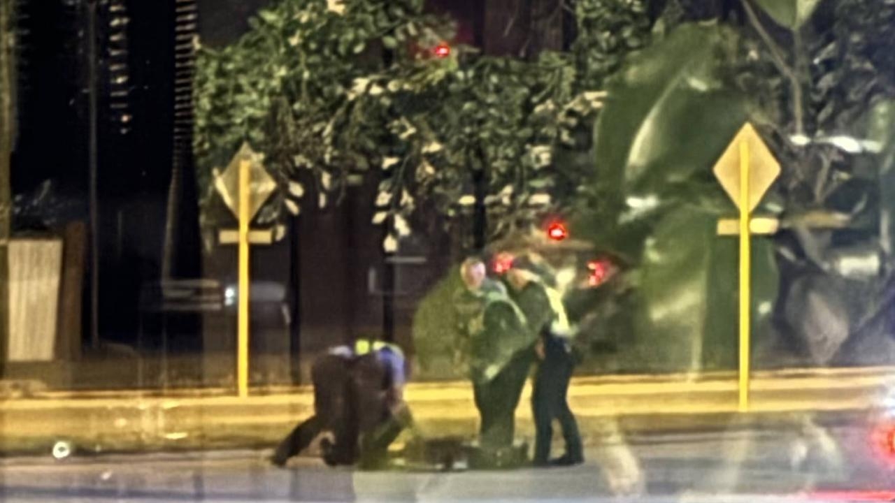 ออสเตรเลียวิสามัญวัยรุ่นชายวัย 16 ปี แทงคนบาดเจ็บ