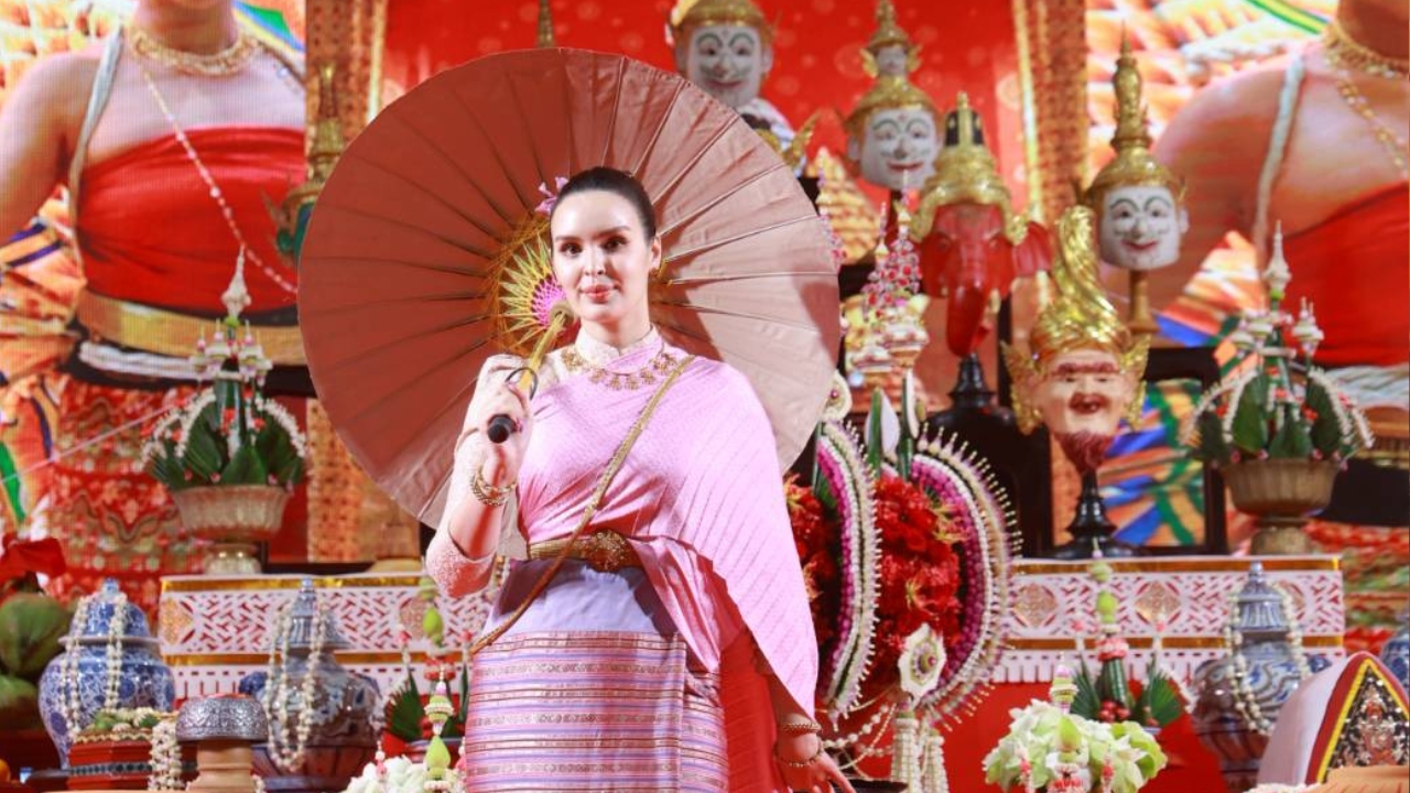 สวยจึ้ง นิต้า โชว์สกิลนางสาวไทยสุดอ่อนช้อย รำถวายพิธีล้านนาสืบชะตาบูชาดวง