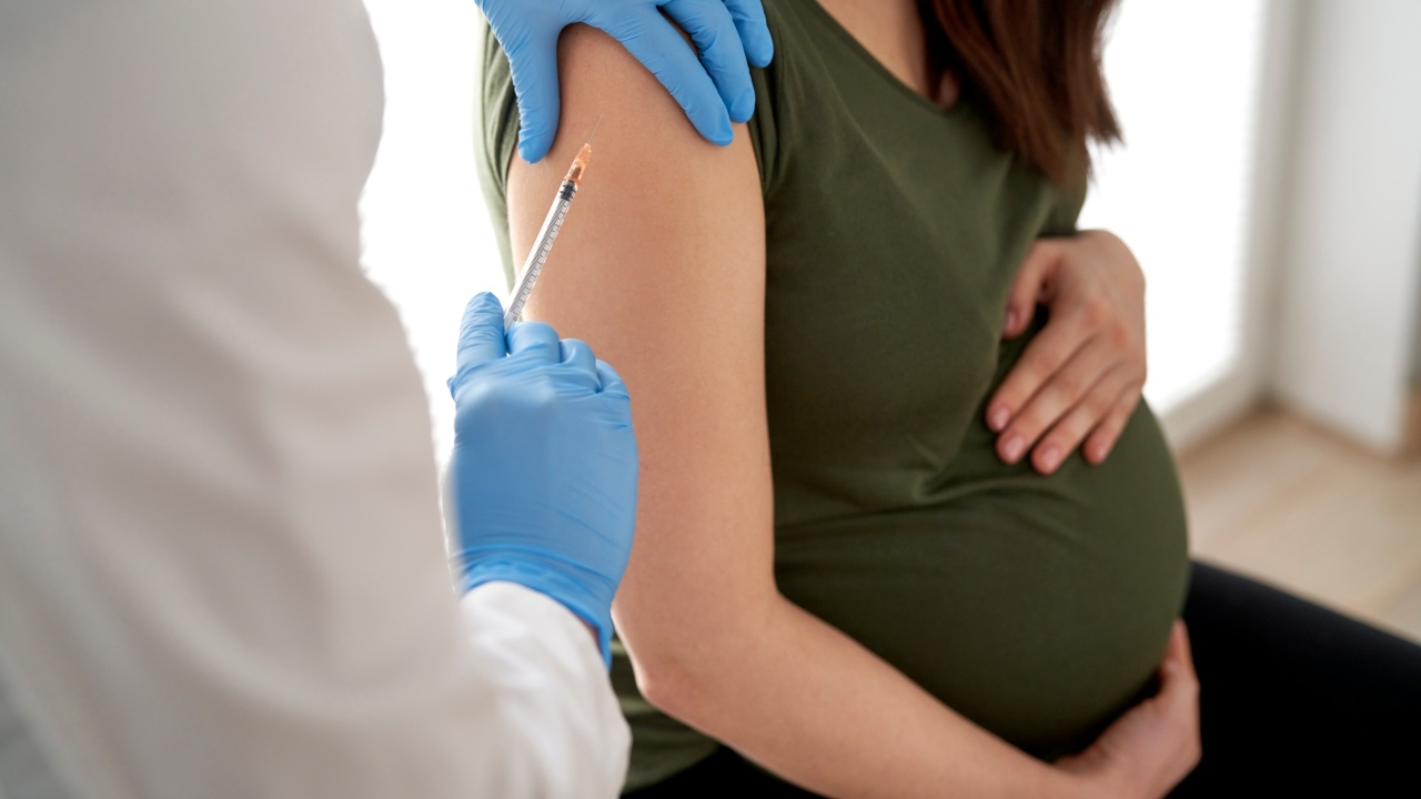 ชวนประชาชน 7 กลุ่มเสี่ยง ฉีดวัคซีนป้องกันโรคไข้หวัดใหญ่ฟรี เริ่ม 1 พ.ค. 67