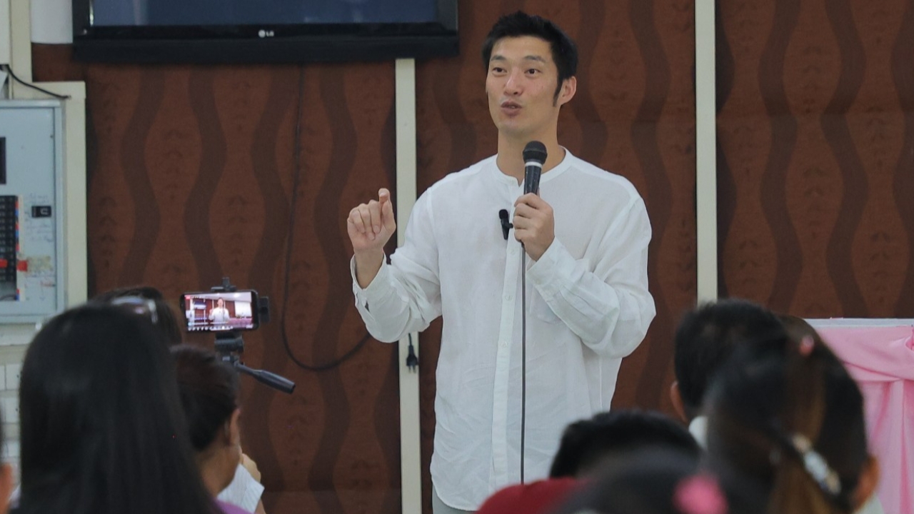 “ธนาธร” รณรงค์ สว.ประชาชน 3 จังหวัด อีสาน ไม่ได้ต้องการ สว.เข้าข้างใคร 