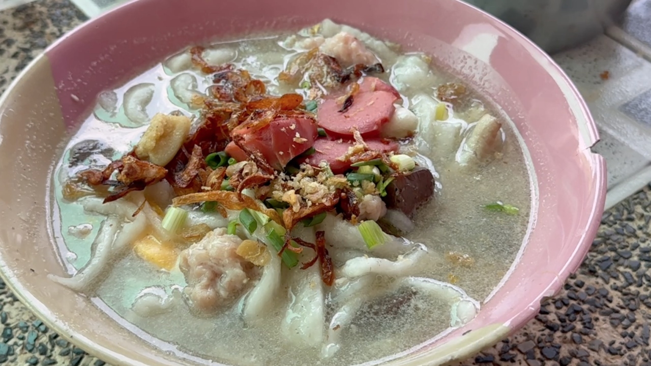 ร้านเด็ดมหาสารคาม "ก๋วยจั๊บดาวอังคาร" เส้นสด เหนียวนุ่ม ตำนานความอร่อยกว่า 20 ปี