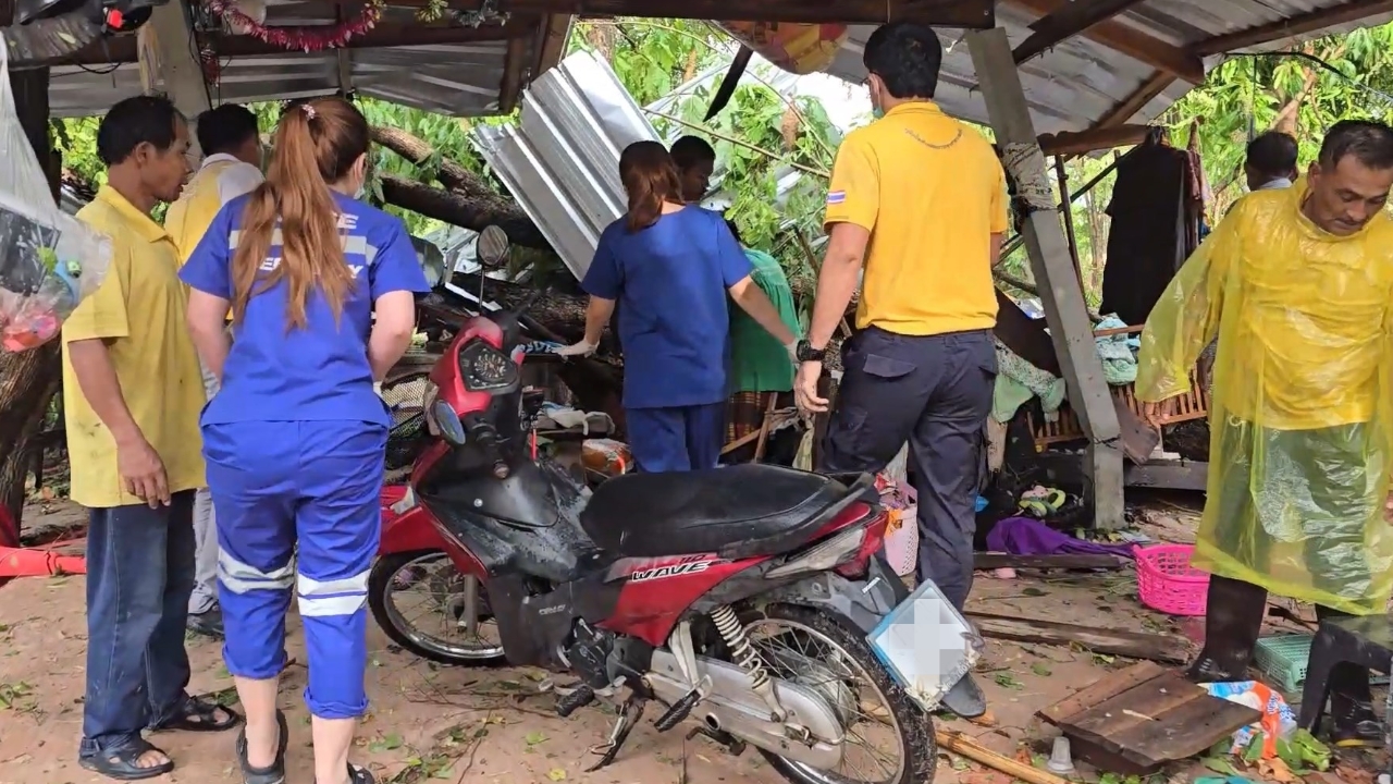 "พายุถล่ม" ทั้งลมทั้งฝน บ้านนับ 100 พังเสียหาย สลดต้นไม้ทับ 3 ขวบดับ