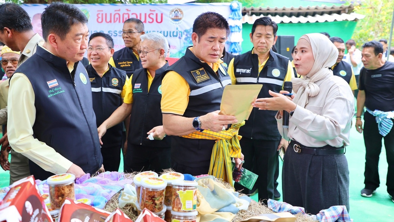 รมว.เกษตรฯ ตรวจเยี่ยมกลุ่มแปรรูปอาหารฮาลาลเนื้อสัตว์ อ.บ้านแหลม จ.เพชรบุรี