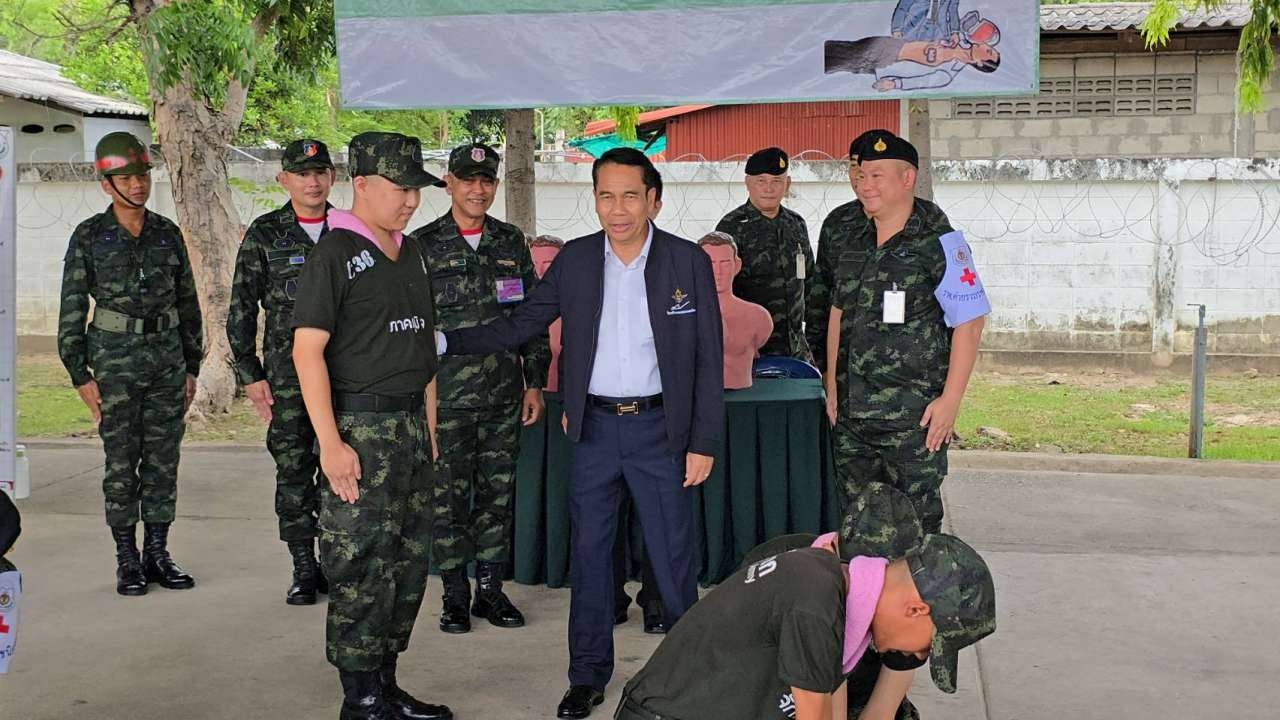 รมว.กห. เยี่ยมหน่วยฝึกทหารใหม่ พัน.มทบ.15 มอบแนวทางสู่ทหารอาชีพ