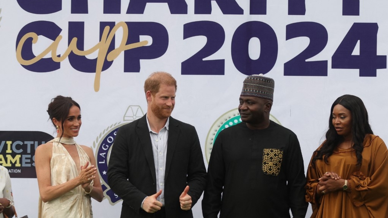 แฮร์รี่-เมแกน เยี่ยมชม ร.ร.ในกรุงลากอส ปิดฉากภารกิจเยือนไนจีเรีย 3 วันอย่างชื่นมื่น