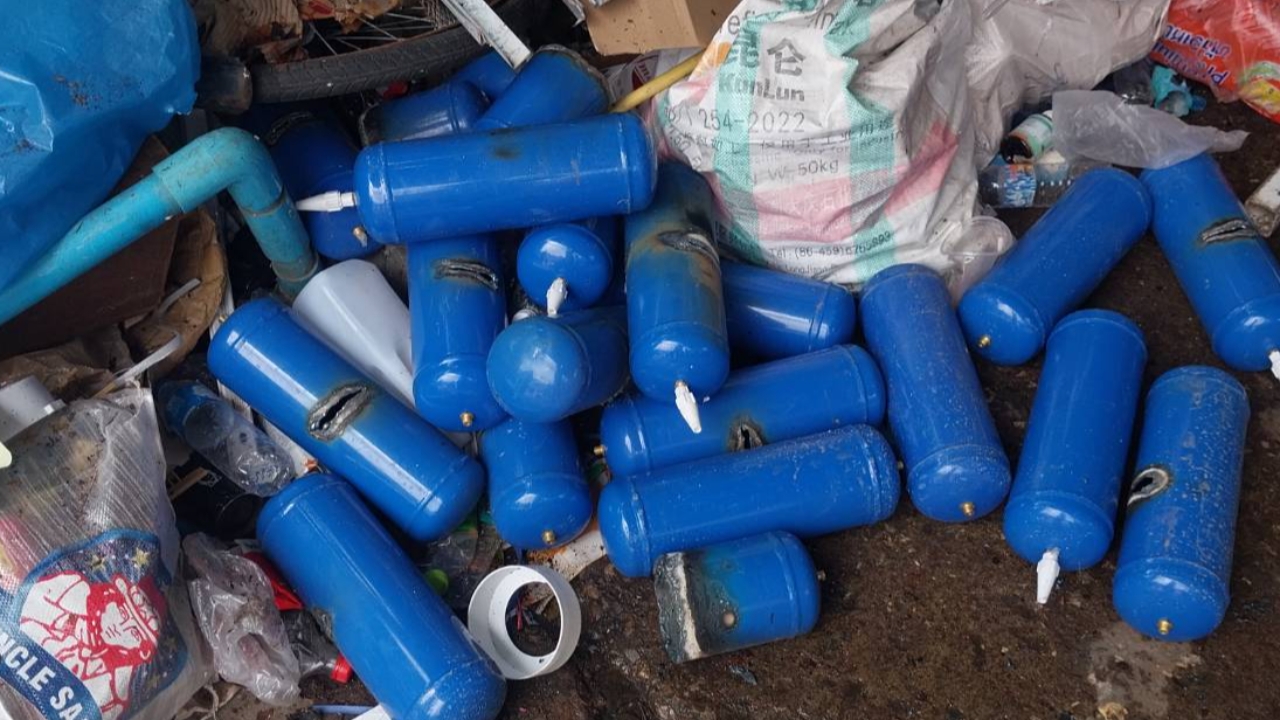 บึมดับคาสยอง แขนเละจนขาด คนงานพม่าดวงกุด ใช้แก๊สตัดถังน้ำยาแอร์