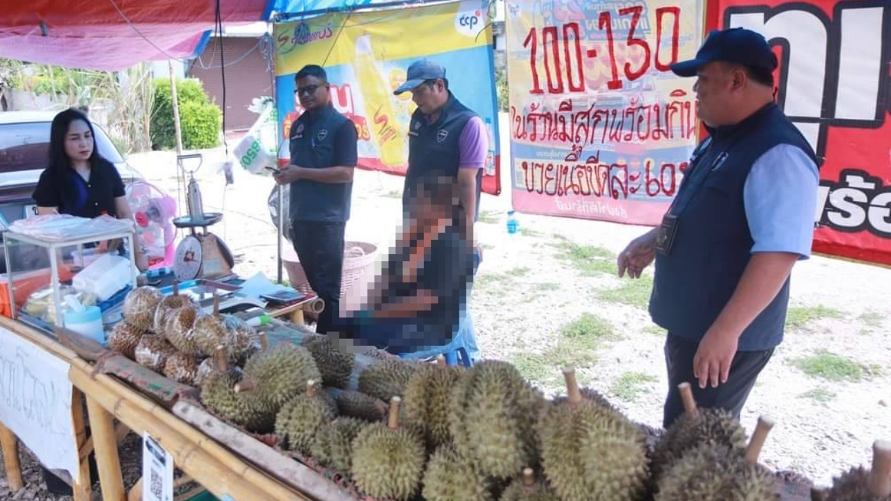 จนท.ชุมพรจับแม่ค้าทุเรียนโกงตาชั่ง หลังลูกค้าซื้อแล้วส่งพัสดุ พบหนักไม่เท่ากัน