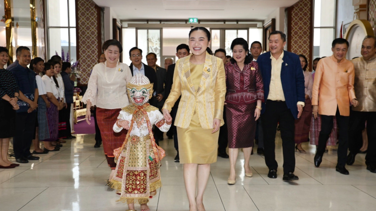 “สุดาวรรณ” ยึดฤกษ์ดี 08.19 น. เข้ากระทรวงวัฒนธรรมวันแรก หนุมานเด็กต้อนรับอบอุ่น