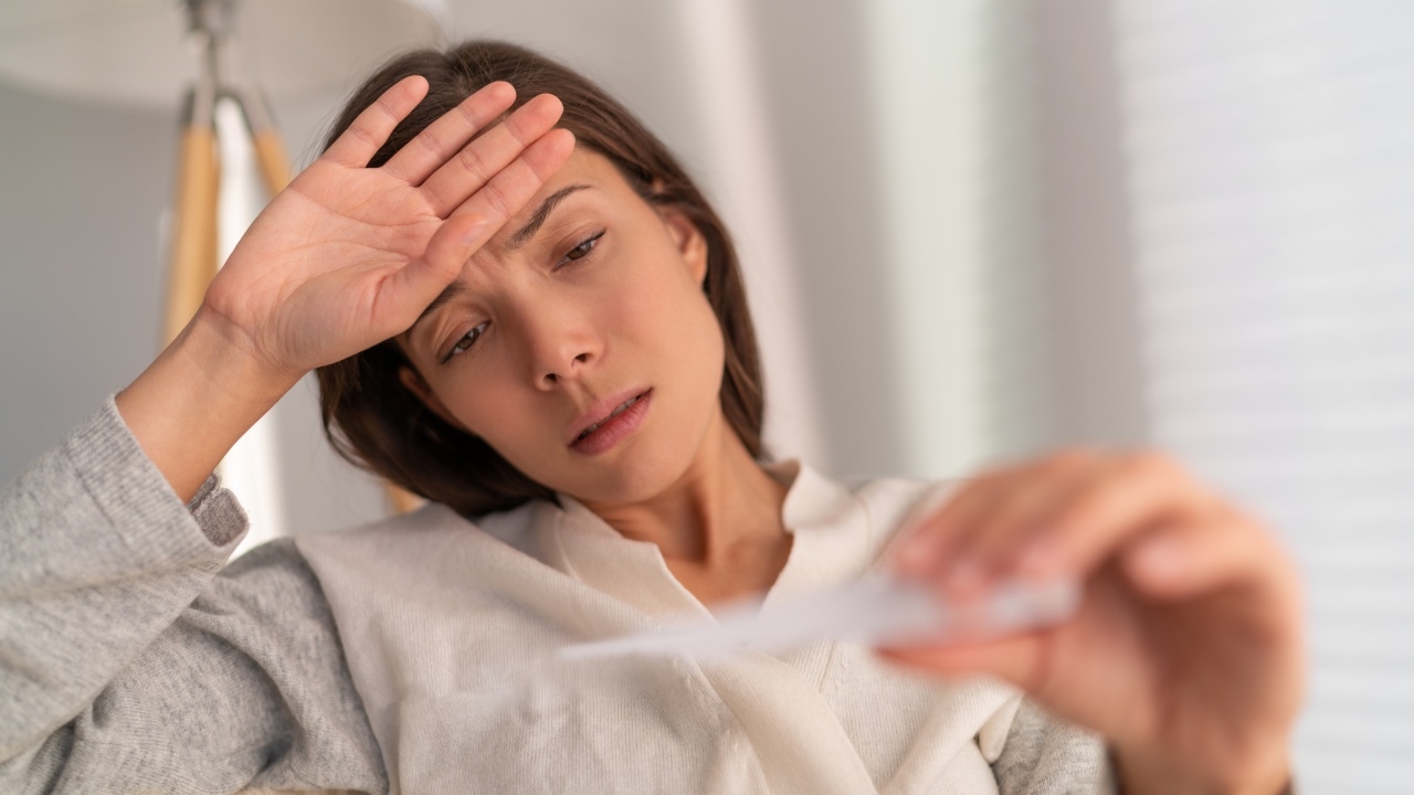 เทียบอาการ "โควิด-19 ไข้หวัดใหญ่ RSV" เช็กชัดๆ อาการแบบไหน ป่วยเป็นโรคอะไร