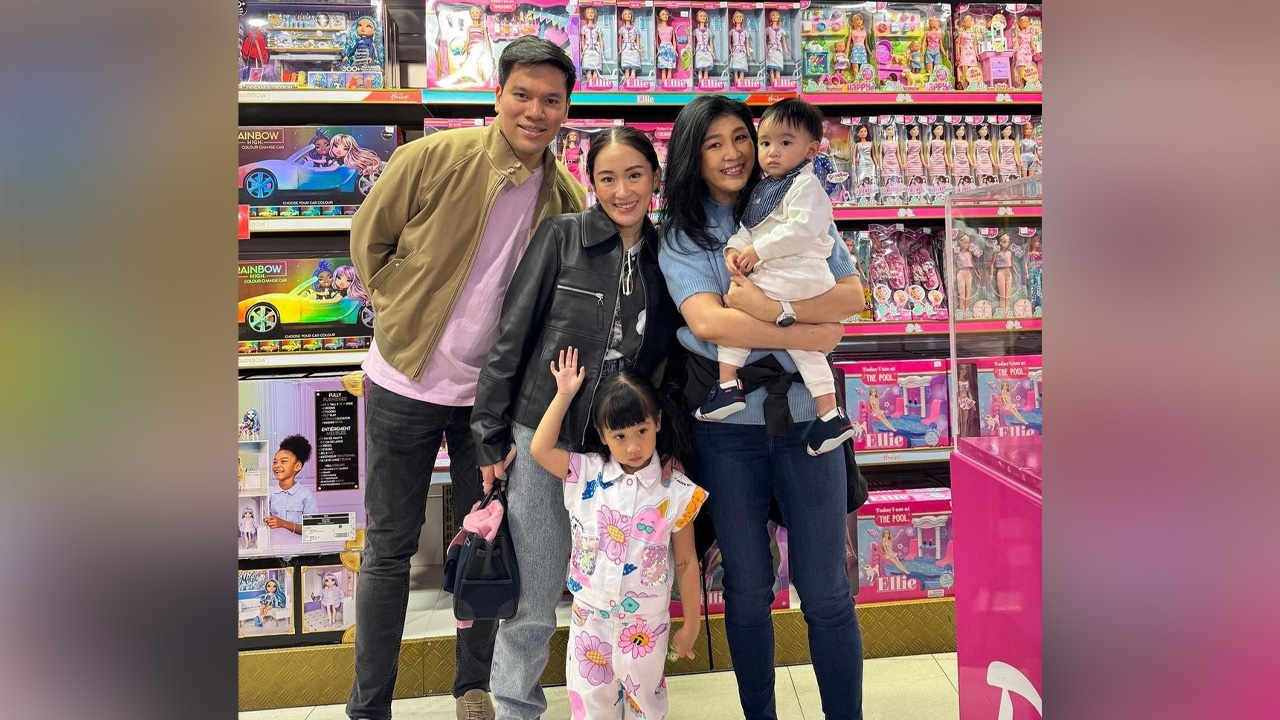 “อิ๊งค์” พาลูกชาย “น้องธาษิณ” ไปเจอ “ยายปู” ครั้งแรกที่ลอนดอน