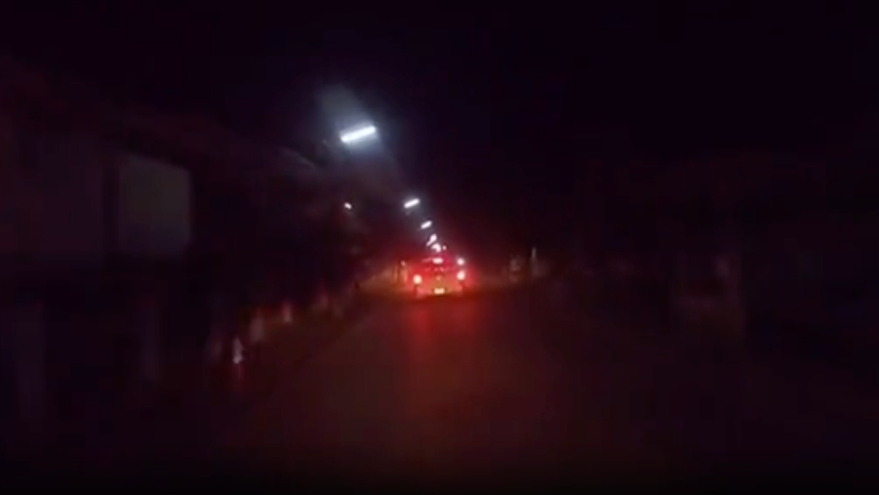 กระบะแซดรถควันโขมง โดน ตร. เรียกอ้างรีบกลับบ้าน เพราะกลัวเมีย