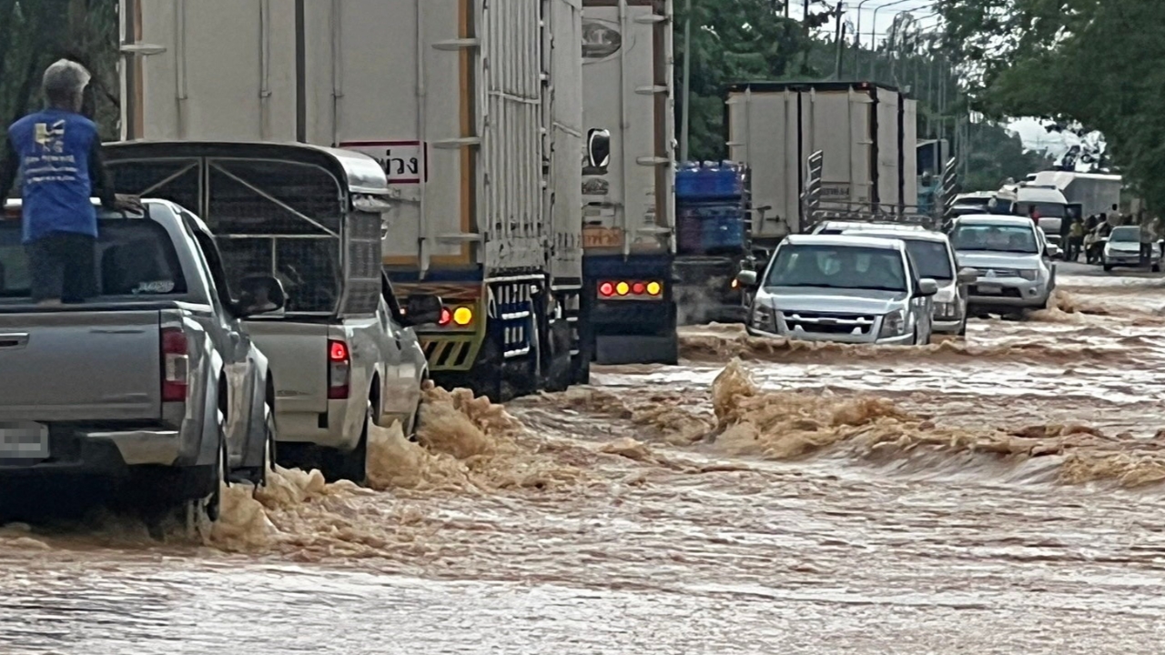 รัฐบาลเตือนระวังอันตรายจากฝนตกหนัก นายกฯ สั่งติดตามสถานการณ์น้ำต่อเนื่อง