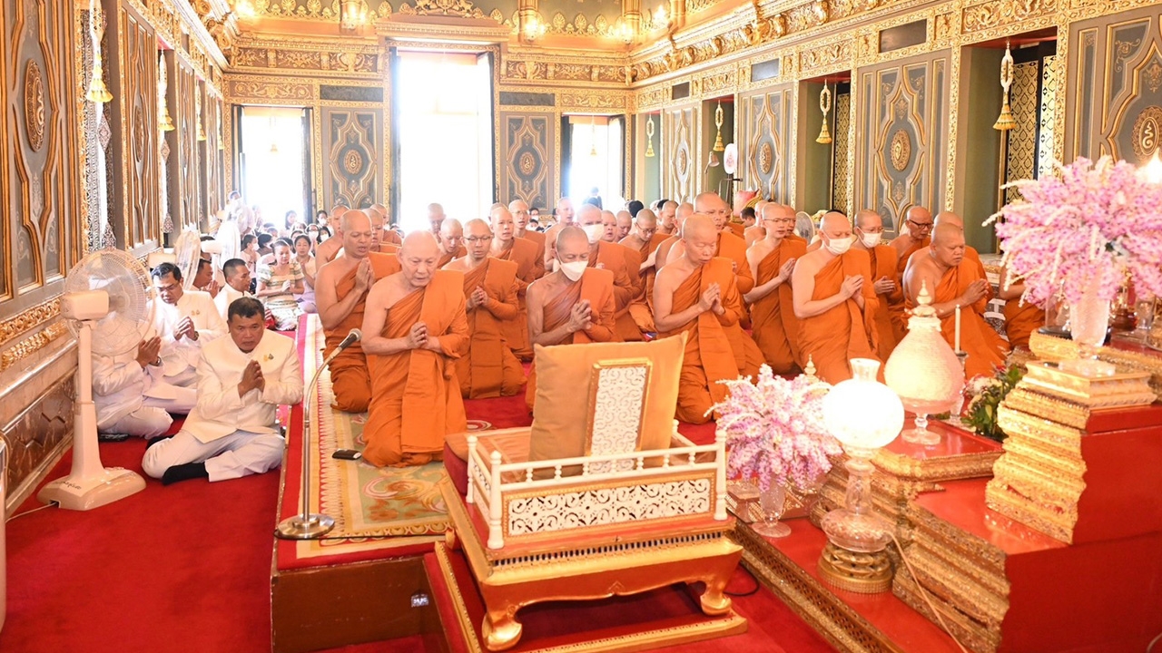 ปลัด มท. นำฟังพระธรรมเทศนาวันวิสาขบูชา โดยสมเด็จพระมหาวีรวงศ์