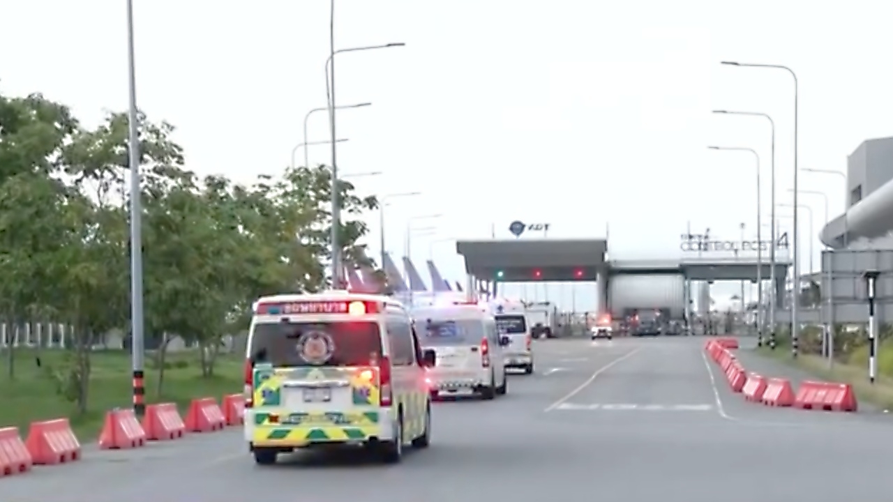 สิงคโปร์แอร์ไลน์จอดฉุกเฉิน ผู้เสียชีวิตเป็นต่างชาติ ส่งทีมแพทย์ช่วยคนเจ็บ