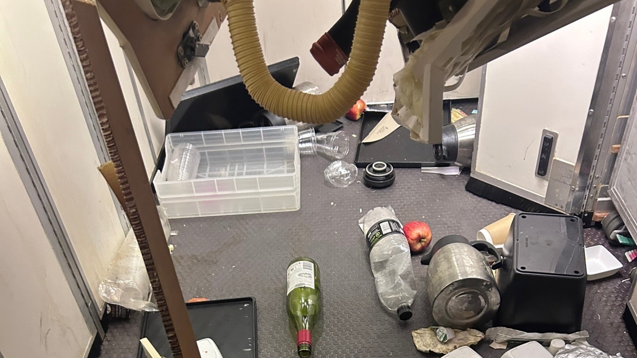 ประมวลภาพความเสียหาย สภาพภายในเครื่องบิน "สิงคโปร์แอร์ไลน์" ลงจอดฉุกเฉิน