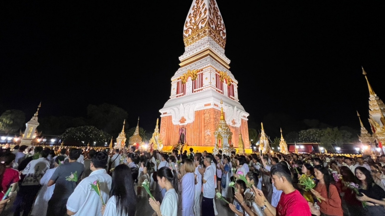 สาธุบุญไทยลาวแห่ต้นเงิน เวียนเทียนถวายพระธาตุพนม วันวิสาขบูชา
