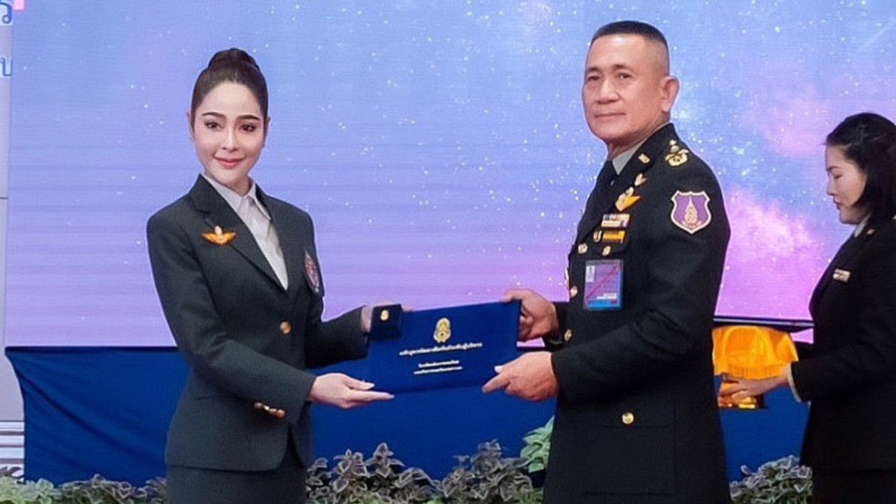 จูน นาตาชา ประกาศข่าวดี รับใบจบหลักสูตร ผู้บริหารกองทัพบก รุ่นที่ 30 