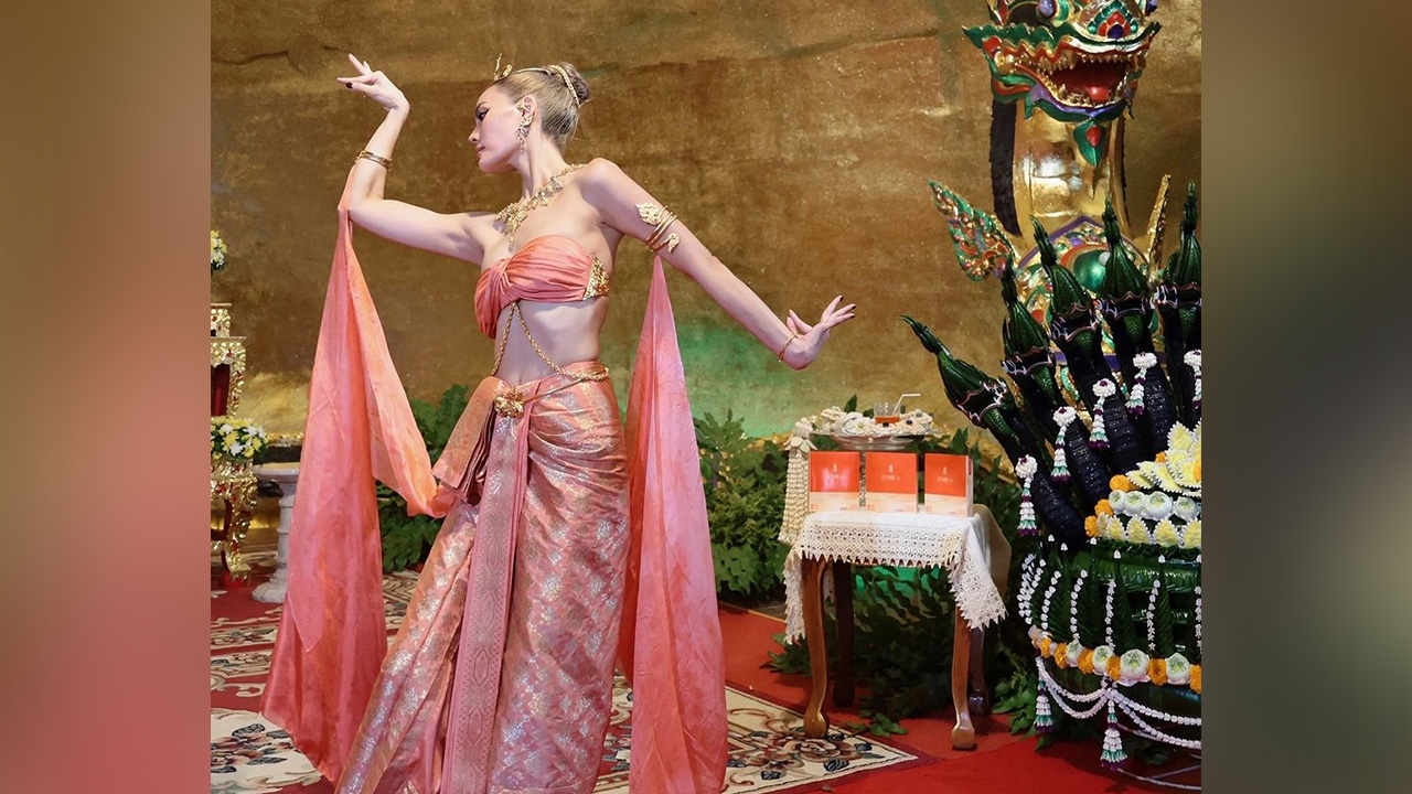 นางเอกดังเข้าวงการสายมูเต็มตัว รำถวายหลวงปู่นาคราช อ่อนช้อยชวนขนลุก