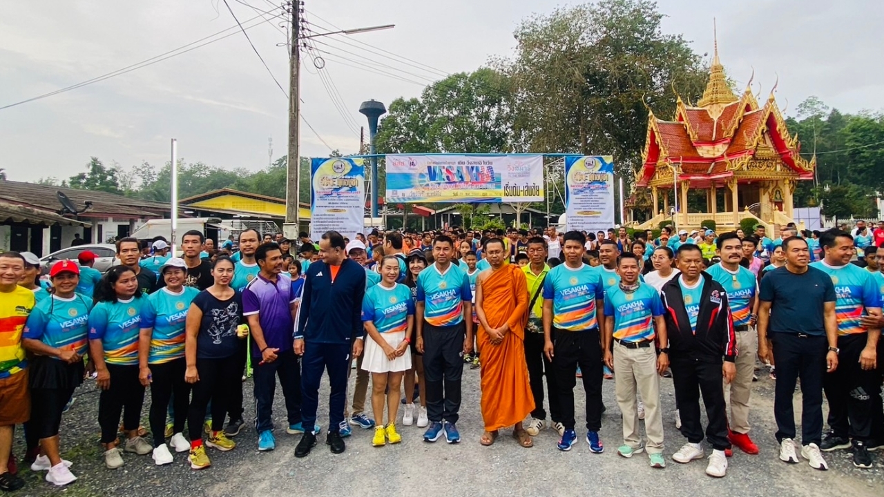 "บิ๊กโจ๊ก" ตื่นแต่เช้าเดิน-วิ่งมหากุศลที่นครฯ ลุย ป.ป.ช. ล่าชื่อถอดถอน