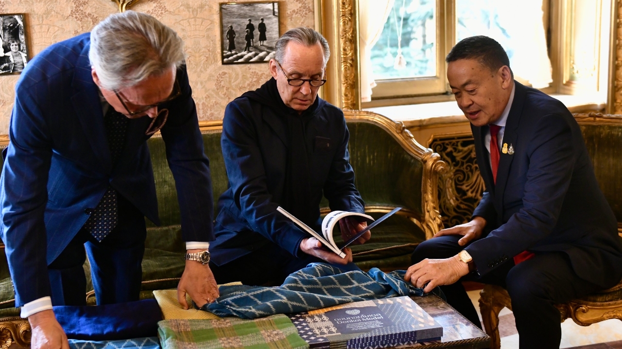 "เศรษฐา" เยือนอิตาลี ดัน ผ้าย้อมครามจากสกลนคร Soft Power ผ้าไทยสู่เวทีโลก