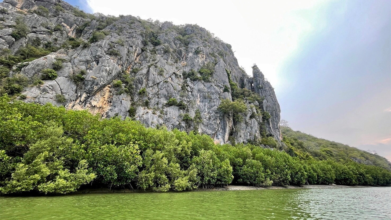 ล่องเรือ "คลองเขาแดง" "กุ้ยหลิน" ประจวบคีรีขันธ์