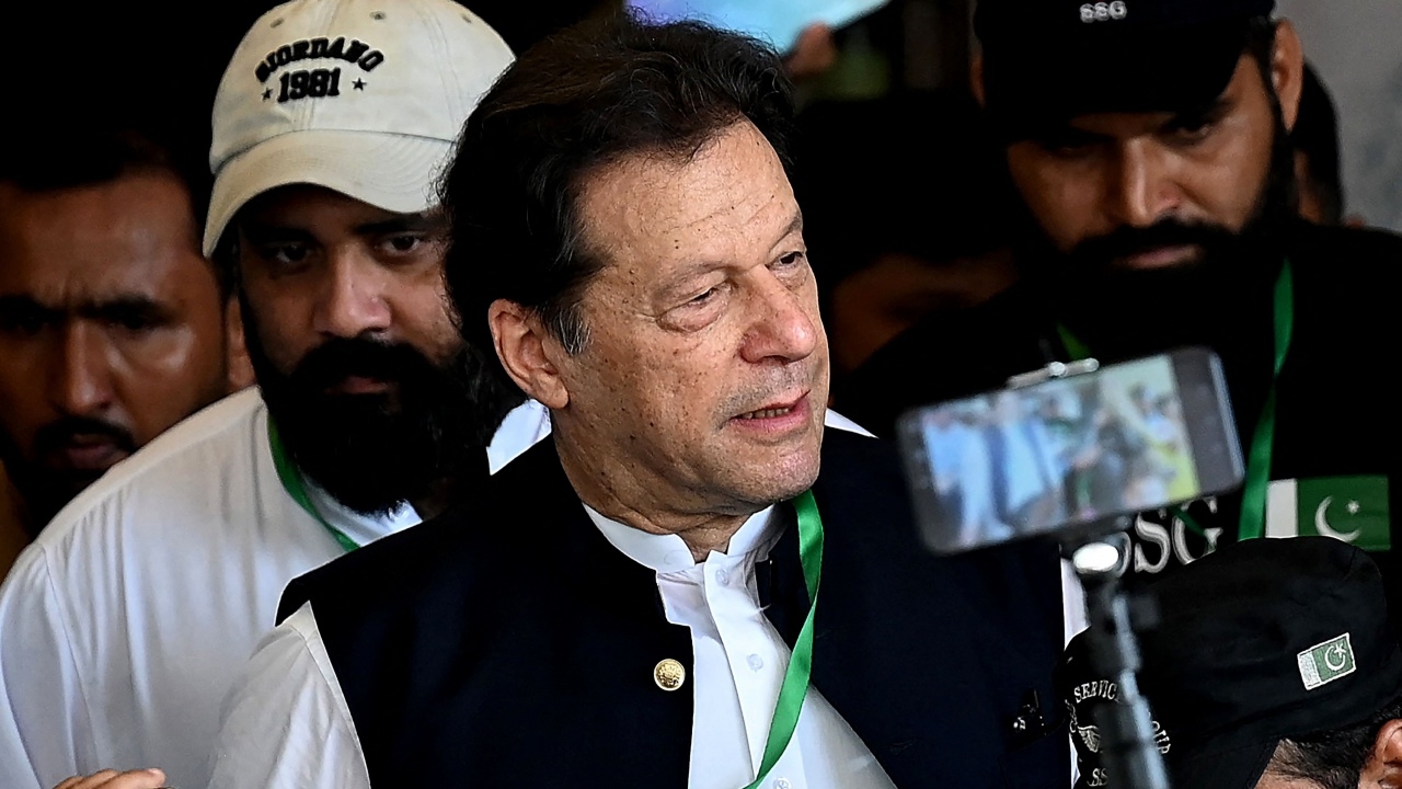 อดีตนายกฯ ปากีสถาน "อิมราน ข่าน" ถูกตัดสิทธิการเมือง 5 ปี