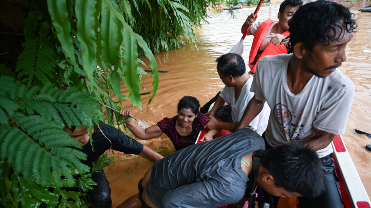 น้ำท่วม ดินถล่มรัฐยะไข่ เมียนมาอพยพประชาชนหลายพันคน