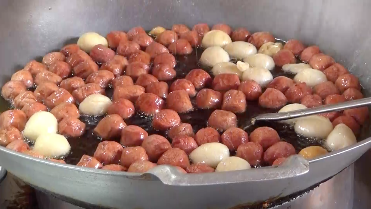 บุรีรัมย์ จัดใหญ่ "ลูกชิ้นยืนกินชิงแชมป์โลก" Amazing ดินแดนเซราะกราว 