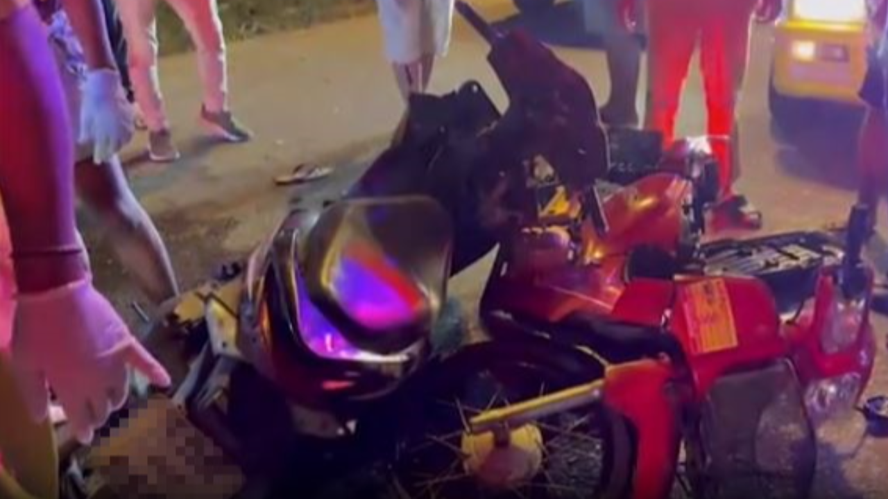 "ประสานงาสนั่น" จยย.ชนกัน เกยคว่ำคาถนน สลดคนขับตาย 1 เจ็บ 1