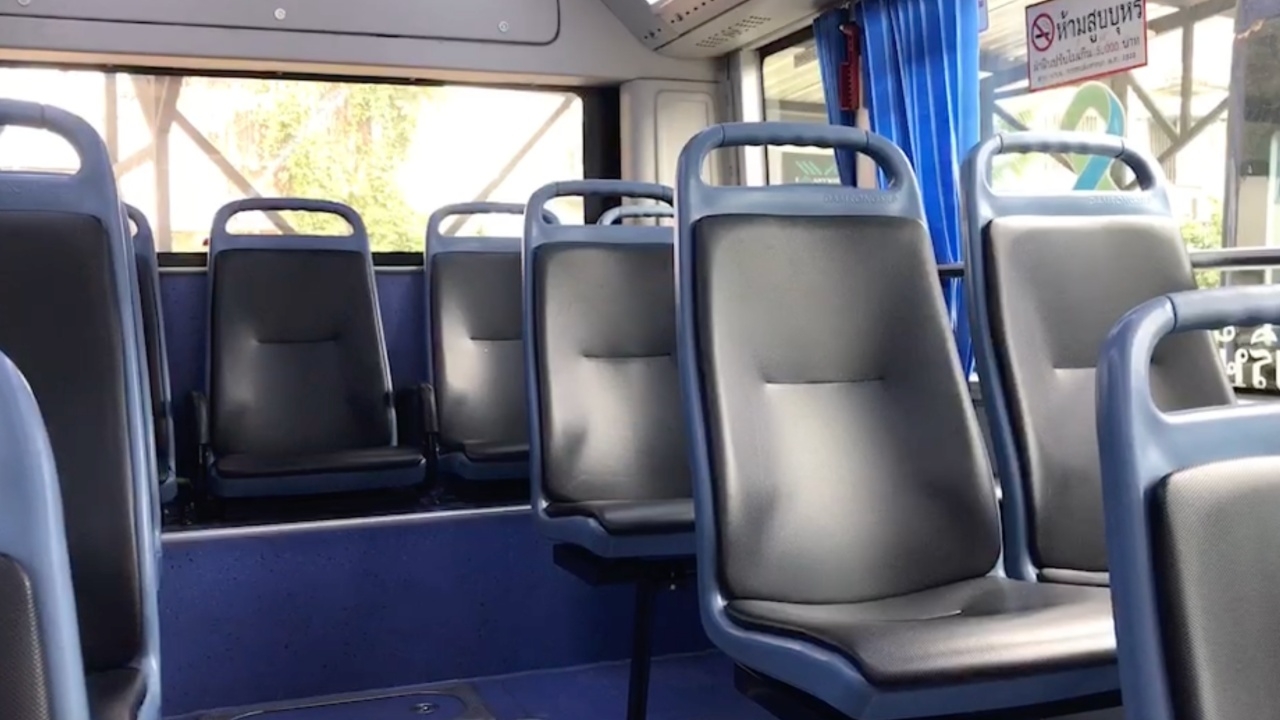 บริษัทรถเมล์แจง หนุ่มติดในรถกลางดึก พบเป็นมุมอับ พร้อมขอโทษผู้โดยสาร
