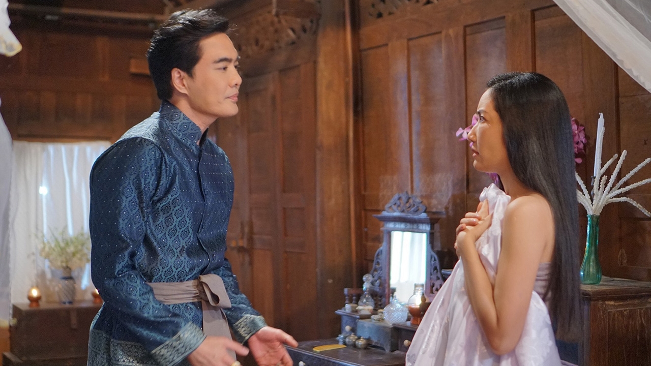 เคลลี่ ย่องขึ้นห้อง เอ๊ะ หวังเคลมคู่หมั้นน้อง เขตต์ โกรธจัดเปิดศึกปะทะใน เลือดกากี EP.4