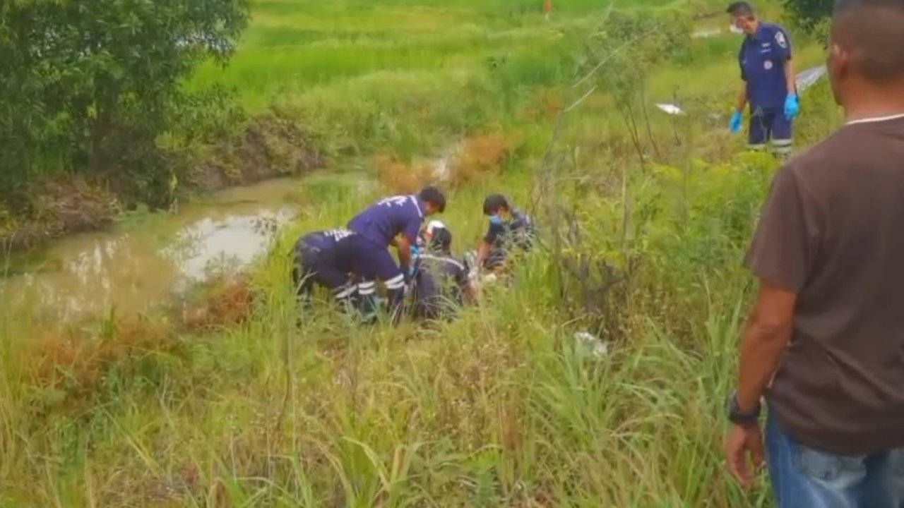 หนุ่มปราจีนฯ ตายปริศนาริมถนนที่นครนายก หลังออกมาตามหาแฟนแล้วหายไปตอนขากลับ